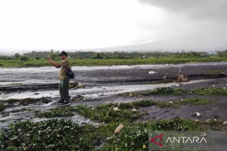 Abu Vulkanis Gunung Kerinci Mengarah ke Solok Selatan
