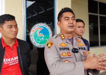 Tangkap Bandar Narkoba di Lampung Tengah, Massa Rusak Kendaraan Polisi