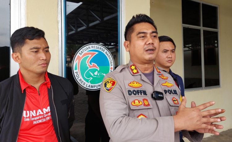 Tangkap Bandar Narkoba di Lampung Tengah, Massa Rusak Kendaraan Polisi