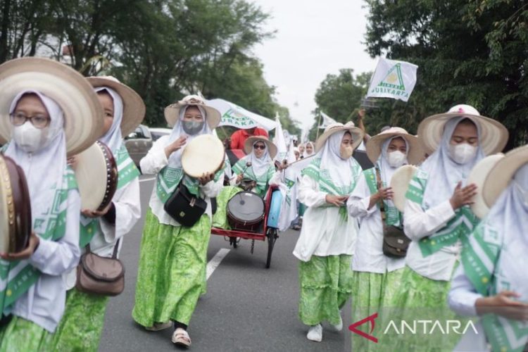 Kirab Festival Hadrah 2023 Sambut Isra Mikraj
