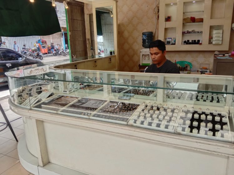 Harga Emas 24 Karat di Bandar Lampung Turun