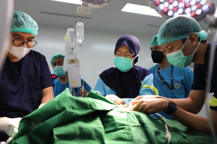 Operasi Pemisahan Kembar Siam Berhasil Dijalani Tim Dokter RSUDAM Lampung