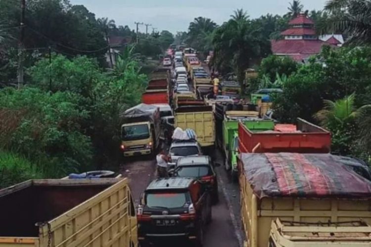 Angkutan Batu Bara Sumbang Kemacetan di Jambi