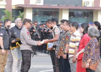 Polda Lampung Beri Penghargaan Enam Pegawai Bank yang Gagalkan Perampokan