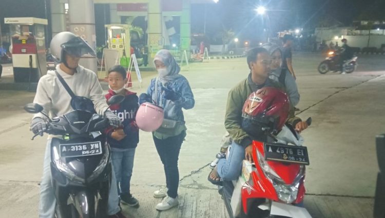 Berkendaraan dengan Motor