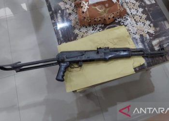 Warga Aceh Tamiang Serahkan Senpi AK-56 Sisa Konflik ke Polisi