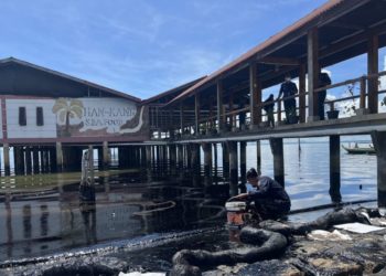 Pantai Kampung Melayu Kepri Tercemar Limbah, Nelayan Tak Melaut