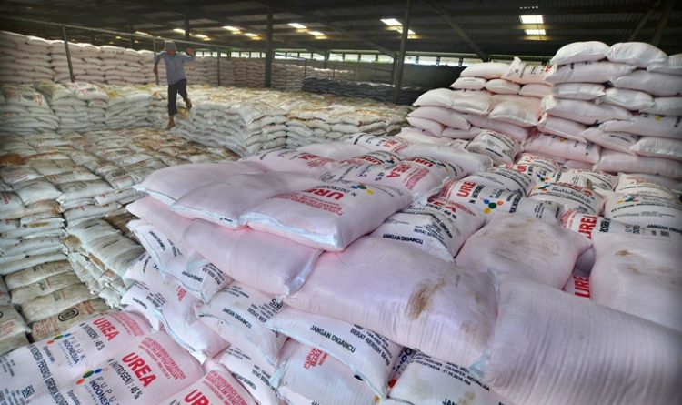 Skandal Pupuk Ilegal: Tiga Tersangka Ditahan, Ratusan Karung Pupuk Disita