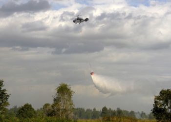 Sepanjang 2023, terdeteksi 700 titik panas di Sumsel. BPBD telah menurunkan petugas untuk memadamkan, termasuk dua helikoter water bombing. Sumber: https://mediaindonesia.com/nusantara/586788/700-titik-panas-terdeteksi-pemprov-sumsel-terjunkan-dua-helikopter-water-bombing. Dok/Media Indonesia