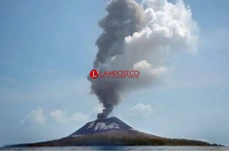 Gunung Anak Krakatau Kembali Erupsi, Abu Vulkanik Mencapai Ketinggian 1,5 Kilometer