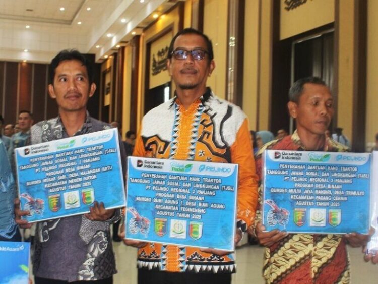Pelindo Regional 2 Panjang Salurkan 3 Hand Tractor untuk Tingkatkan Produktivitas Petani Pesawaran