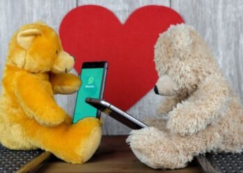 WhatsApp Hadirkan Fitur Spesial Tahun Baru 2025: Emoji Animasi, Stiker, dan Efek Meriah
