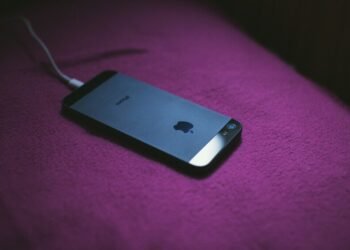 Mitos dan Fakta Pengisian Daya iPhone: Panduan untuk Pengisian Aman