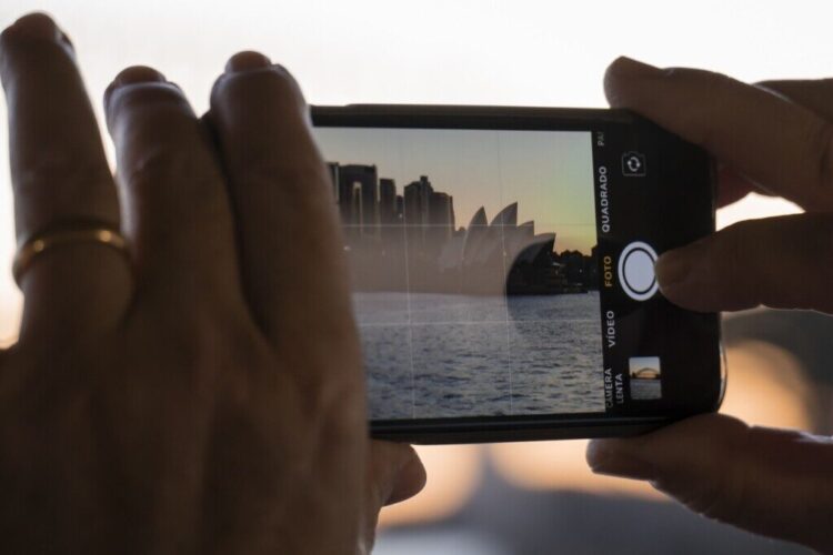 9 Smartphone dengan Kamera Kualitas DSLR Terbaik di 2024: Fotografi Profesional dalam Satu Genggaman