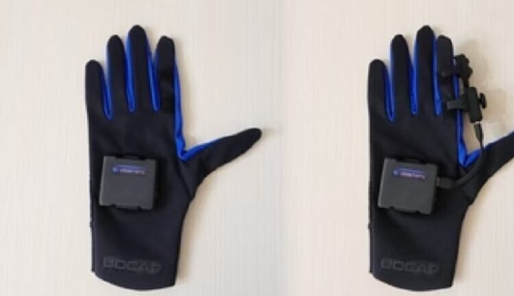 UDExreal Luncurkan UDCon: Pengontrol VR Ringkas untuk Sarung Tangan UDCap di 2025