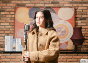 Lirik Lagu “Tak Ingin Usai” – Keisya Levronka: Kisah Emosional yang Menyentuh Hati